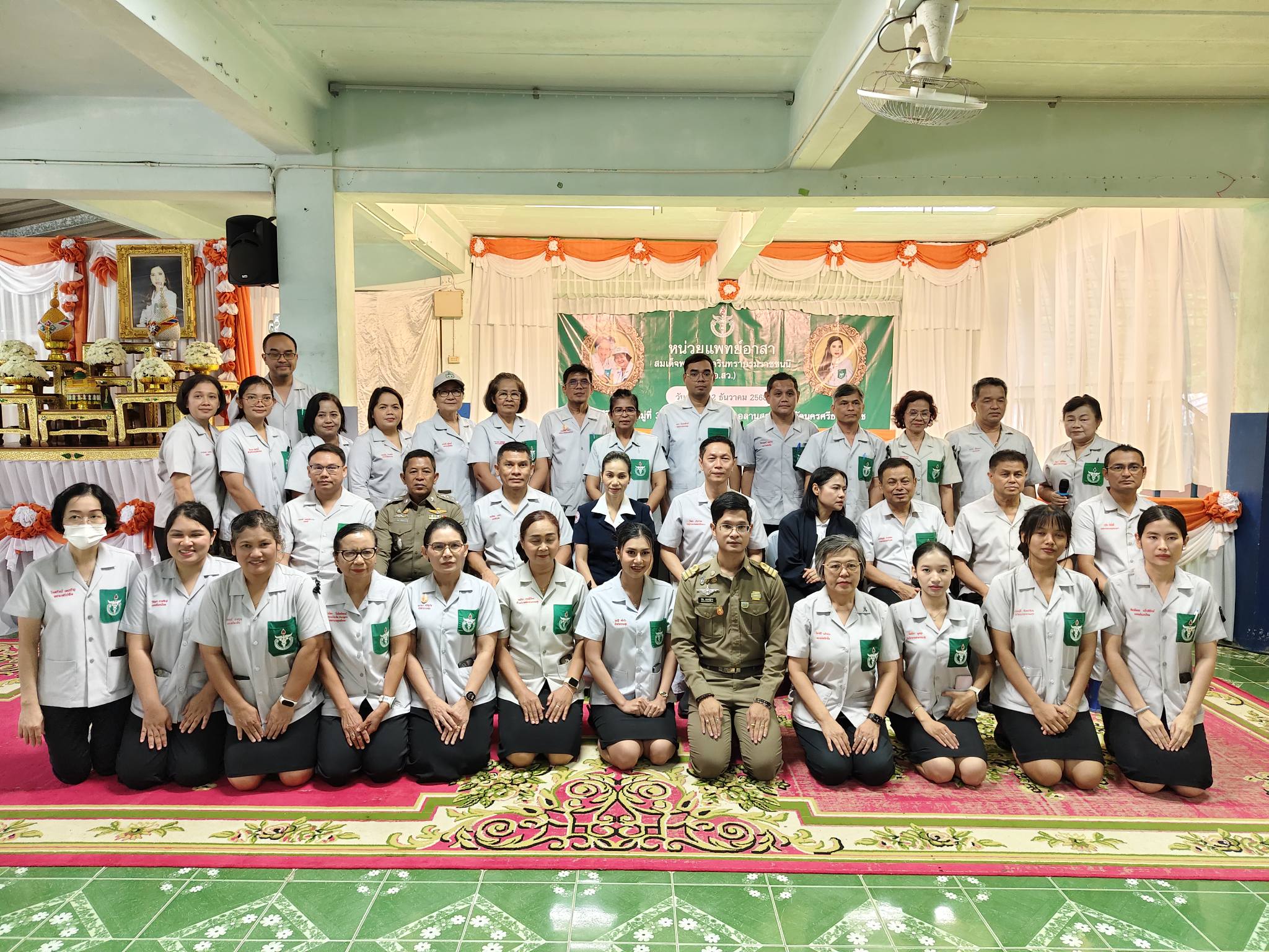 สำนักงานงานสาธารณสุขอำเภอลานสกา ขอขอบคุณนายสมโชค เสนา นายอำเภอลานสกา  เครือข่ายบริการสุขภาพอำเภอลานสกา บุคลากรสาธารณสุข อาสาสมัครสาธารณสุขทุกท่าน ภาคีเครือข่าย องค์การบริหารส่วนตำบลเขาแก้ว จัดกิจกรรมหน่วยแพทย์อาสาสมเด็จพระศรีนครินทราบรมราชชนนี (พอ.สว.)  ให้บริการทางการแพทย์ แก่ประชาชนในพื้นที่อำเภอลานสกาและใกล้เคียง เยี่ยมผู้ป่วยกลุ่มเปราะบาง ในวันที่ 12 ธันวาคม 2568  ณ วัดคีรีกันทร์ ตำบลเขาแก้ว อำเภอลานสกา จังหวัดนครศรีธรรมราช